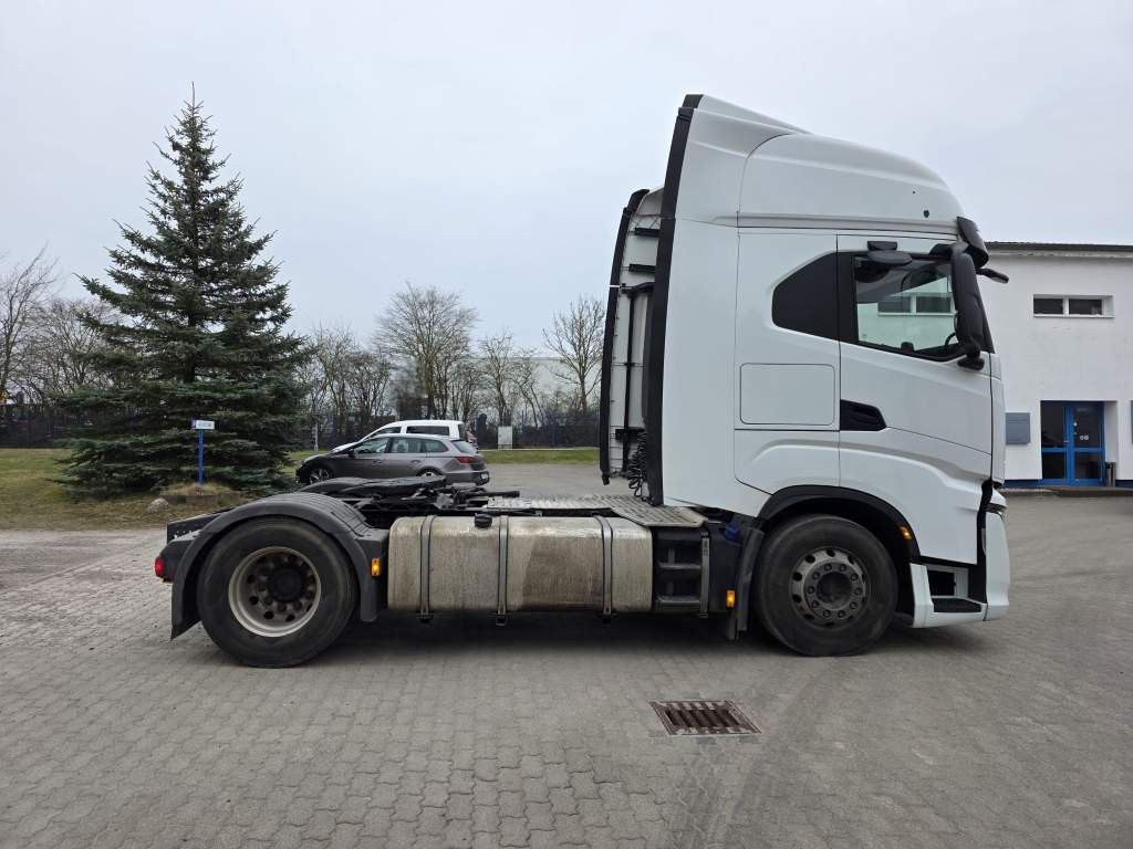 Fahrzeugabbildung Iveco 480 S-Way, 2 Kreis-Hydraulik, Retrader