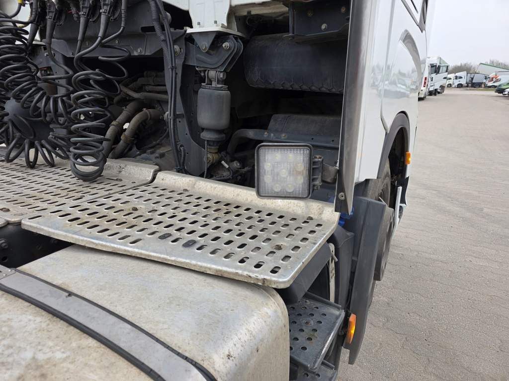 Fahrzeugabbildung Iveco 480 S-Way, 2 Kreis-Hydraulik, Retrader