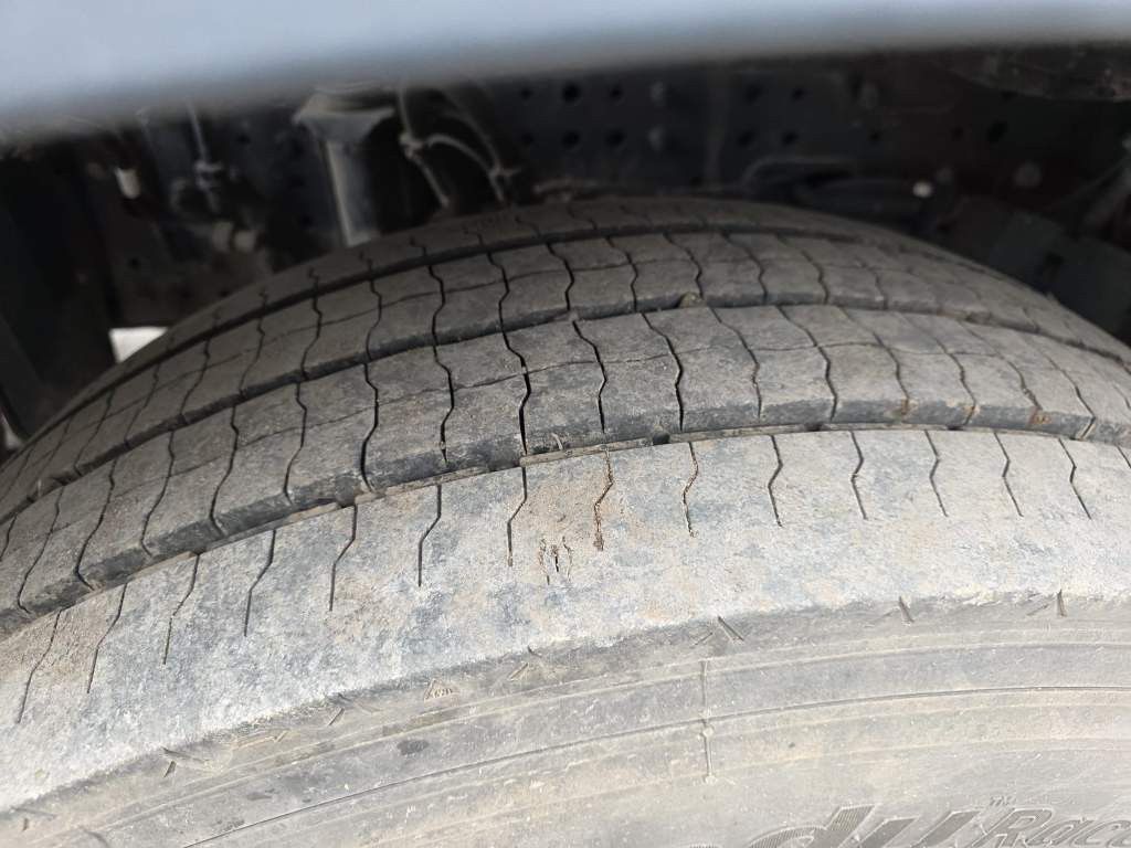 Fahrzeugabbildung Iveco 480 S-Way, 2 Kreis-Hydraulik, Retrader