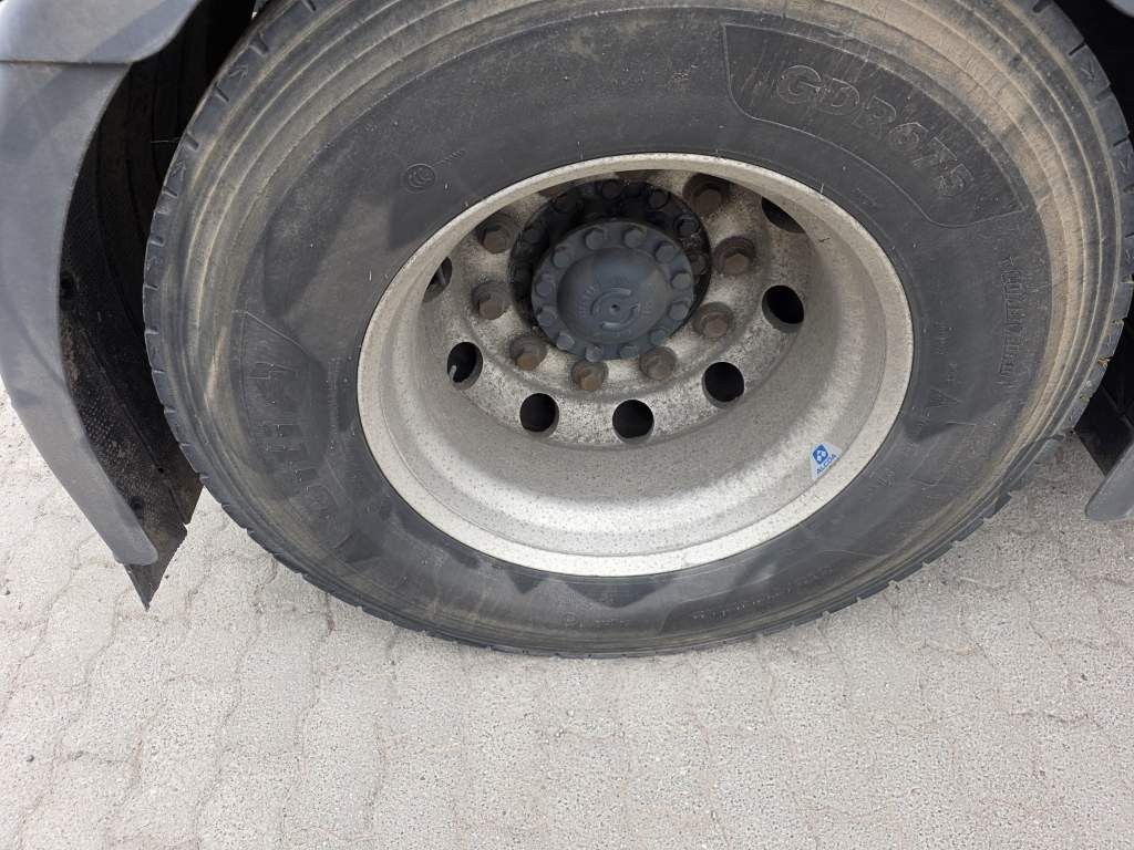 Fahrzeugabbildung Iveco 480 S-Way, 2 Kreis-Hydraulik, Retrader