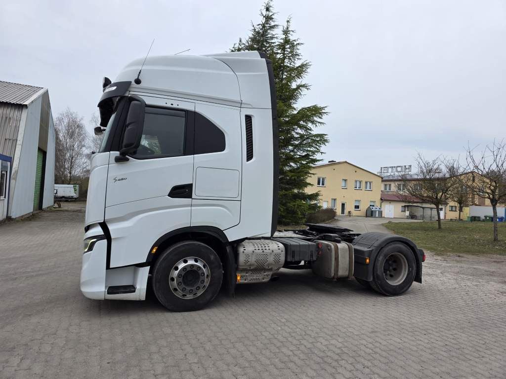 Fahrzeugabbildung Iveco 480 S-Way, 2 Kreis-Hydraulik, Retrader