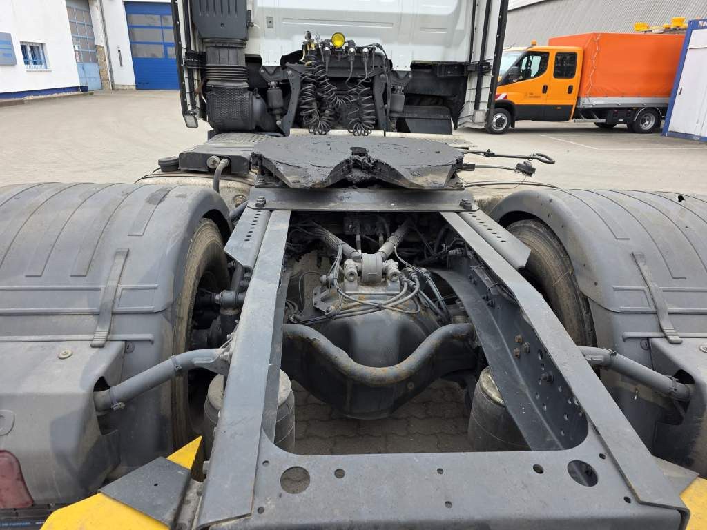 Fahrzeugabbildung Iveco 480 S-Way, 2 Kreis-Hydraulik, Retrader