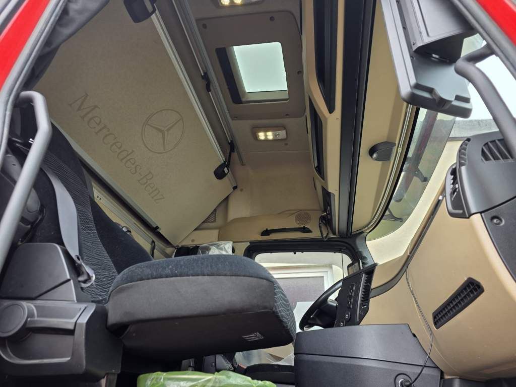 Fahrzeugabbildung Mercedes-Benz 1848 LL retrader, Doppeltank, Euro 6