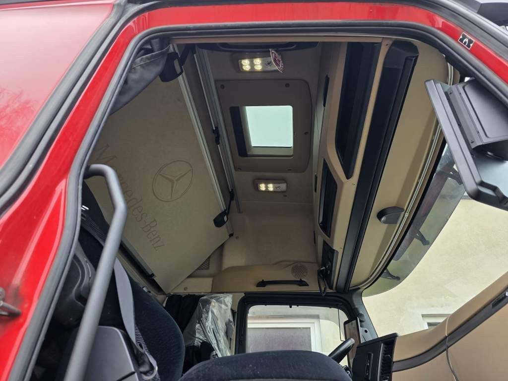 Fahrzeugabbildung Mercedes-Benz 1848 LL retrader, Doppeltank, Euro 6