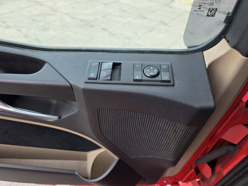 Fahrzeugabbildung Mercedes-Benz 1848 LL retrader, Doppeltank, Euro 6