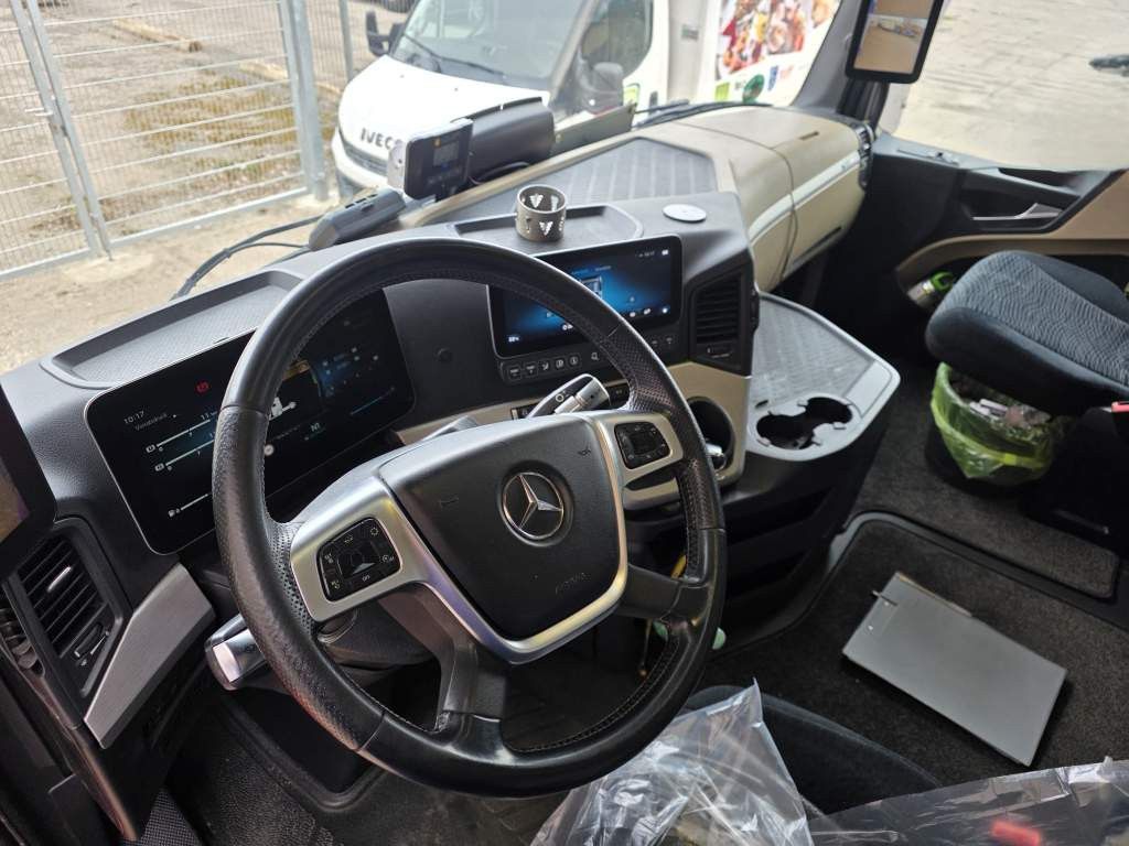 Fahrzeugabbildung Mercedes-Benz 1848 LL retrader, Doppeltank, Euro 6