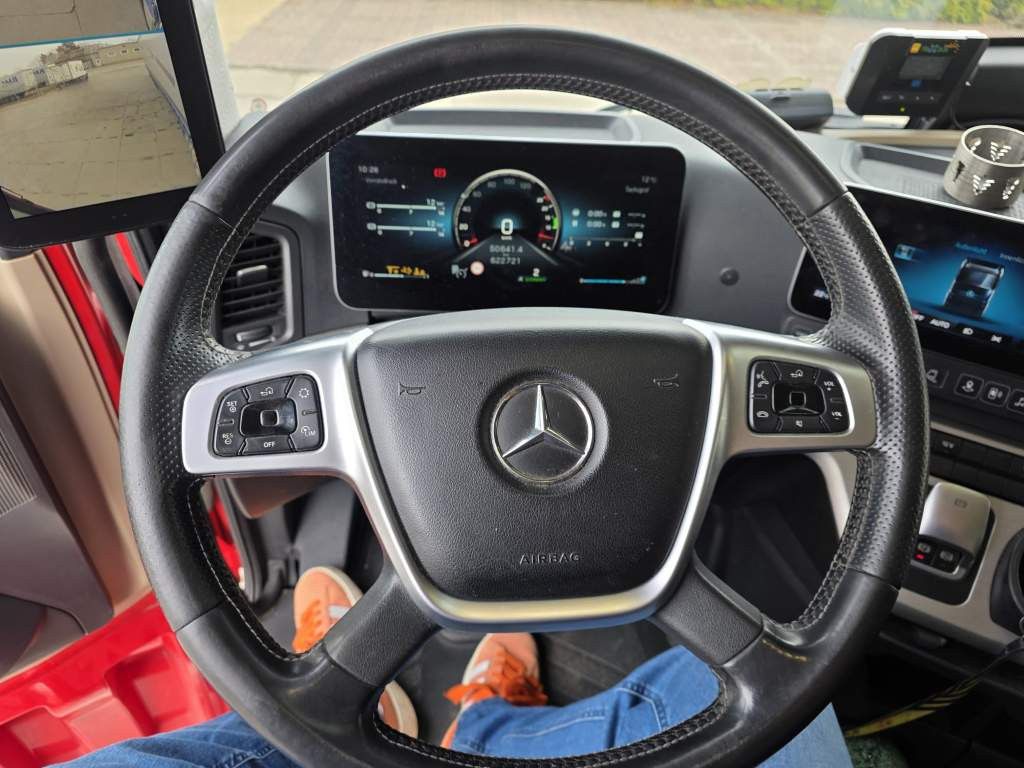 Fahrzeugabbildung Mercedes-Benz 1848 LL retrader, Doppeltank, Euro 6