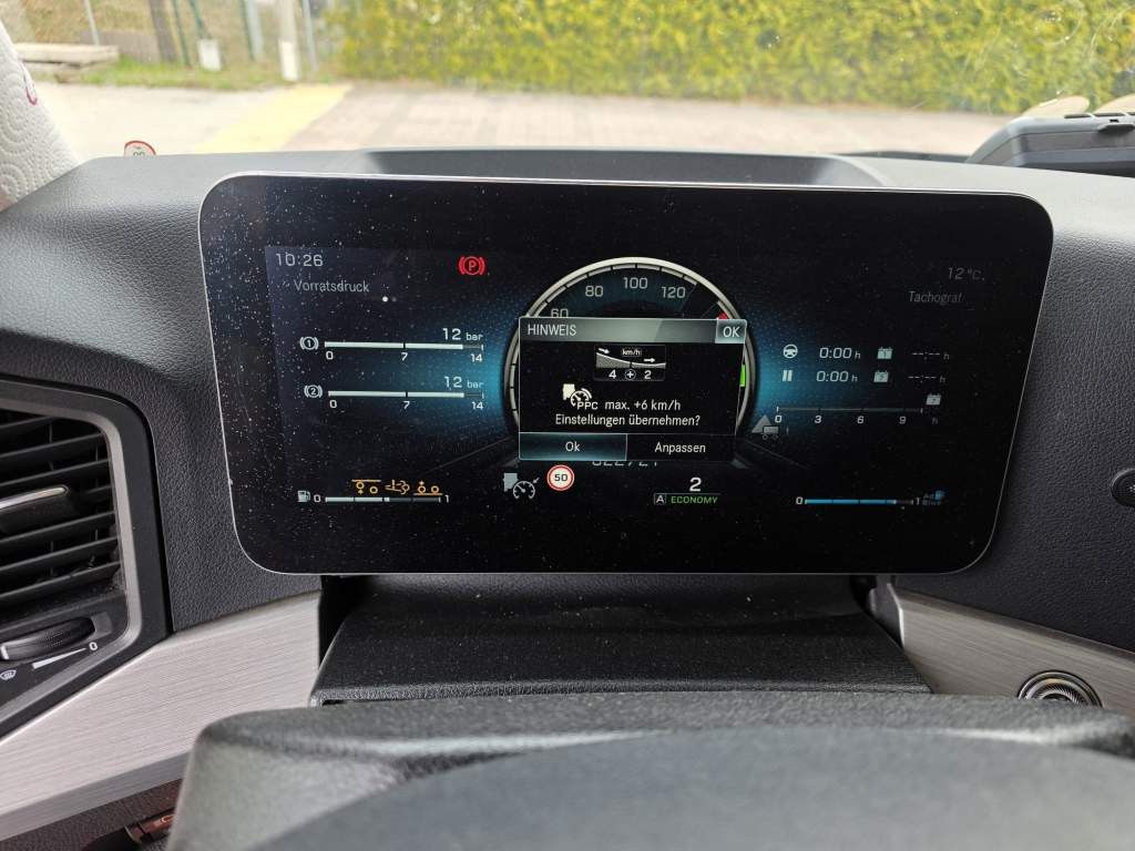 Fahrzeugabbildung Mercedes-Benz 1848 LL retrader, Doppeltank, Euro 6