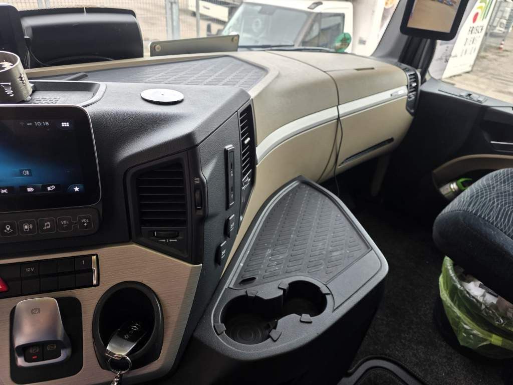 Fahrzeugabbildung Mercedes-Benz 1848 LL retrader, Doppeltank, Euro 6