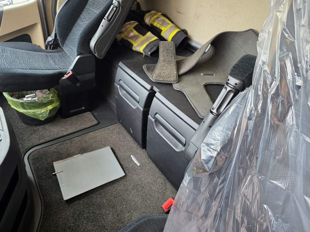 Fahrzeugabbildung Mercedes-Benz 1848 LL retrader, Doppeltank, Euro 6