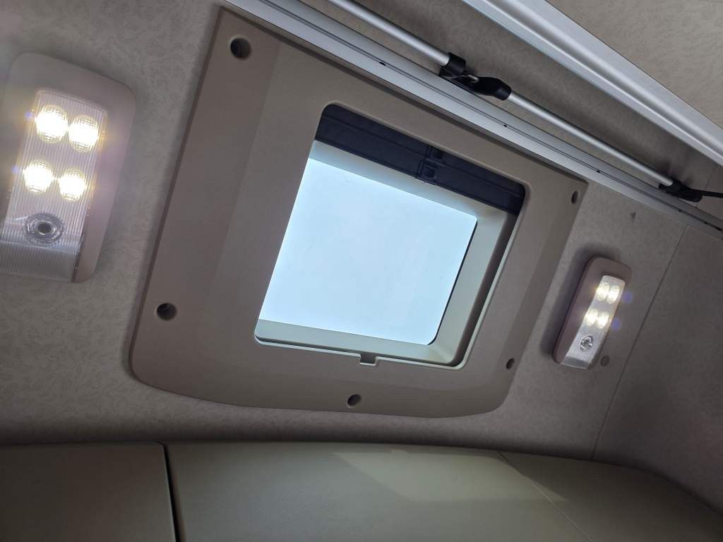 Fahrzeugabbildung Mercedes-Benz 1848 LL retrader, Doppeltank, Euro 6