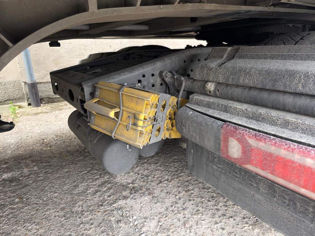 Fahrzeugabbildung Mercedes-Benz 1848 LL retrader, Doppeltank, Euro 6