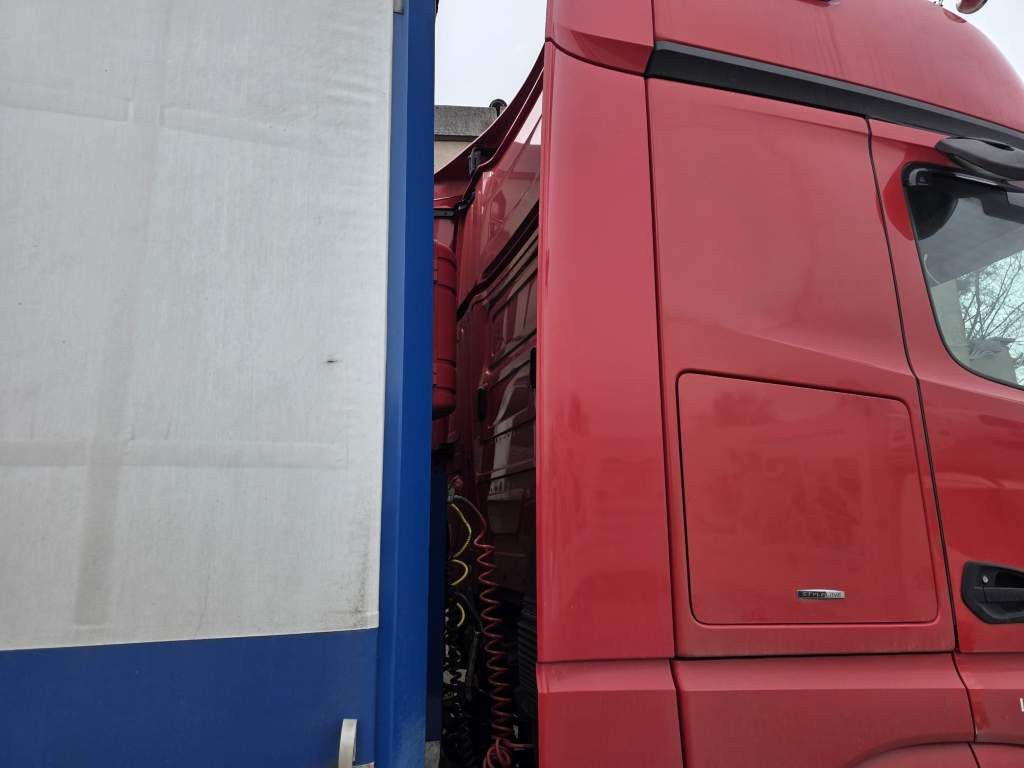 Fahrzeugabbildung Mercedes-Benz 1848 LL retrader, Doppeltank, Euro 6