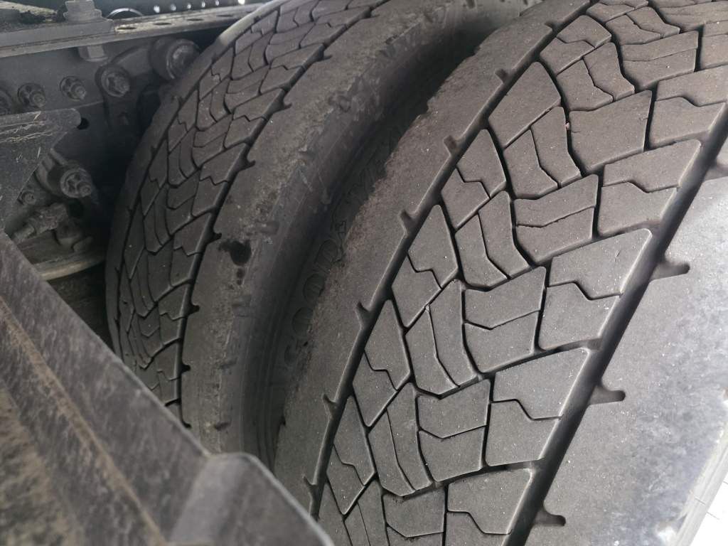 Fahrzeugabbildung Mercedes-Benz 1848 LL retrader, Doppeltank, Euro 6