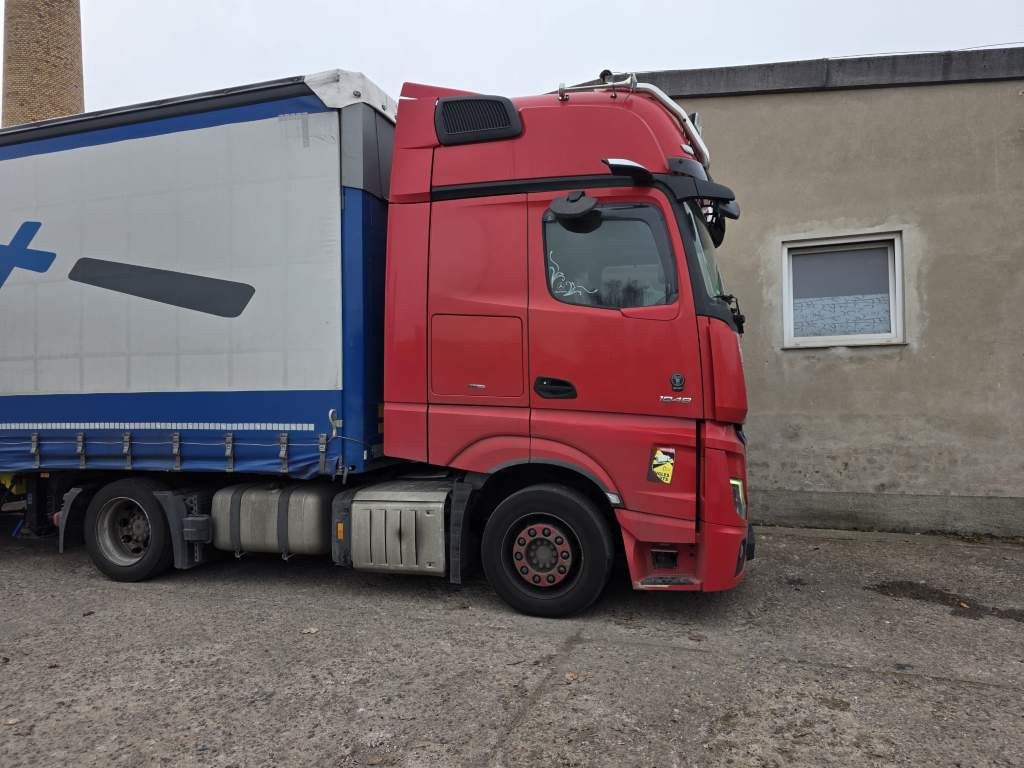 Fahrzeugabbildung Mercedes-Benz 1848 LL retrader, Doppeltank, Euro 6