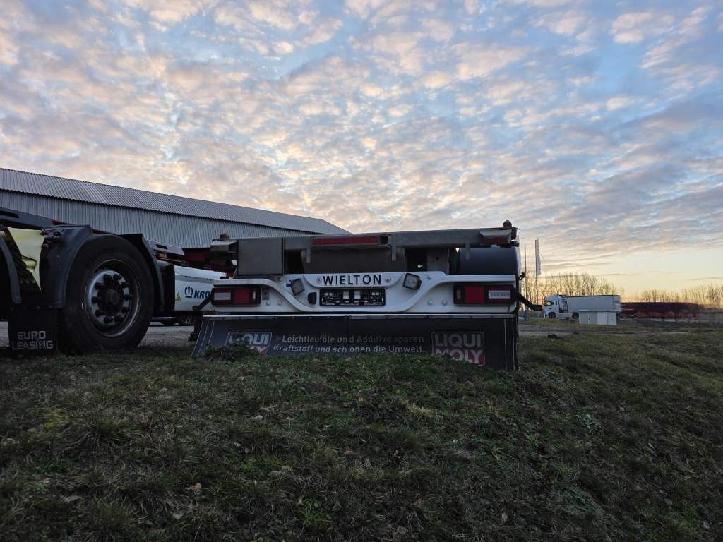 Fahrzeugabbildung Wielton Containerchassis, Heckausschub, wenig benutzt