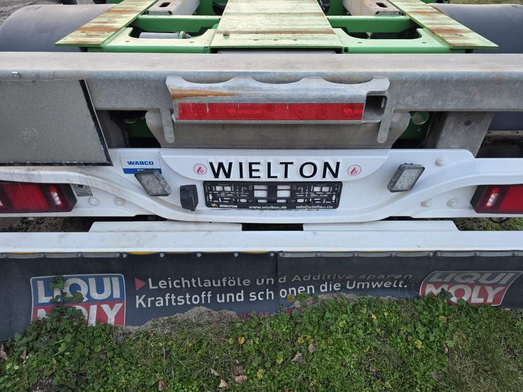 Fahrzeugabbildung Wielton Containerchassis, Heckausschub, wenig benutzt