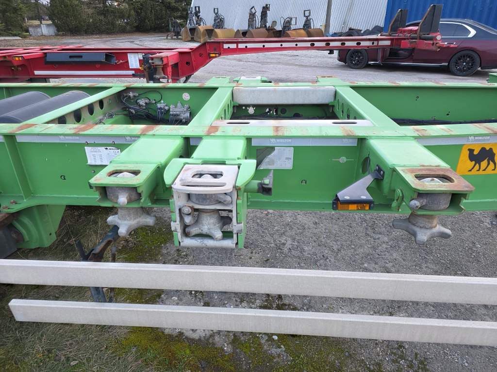 Fahrzeugabbildung Wielton Containerchassis, Heckausschub, wenig benutzt