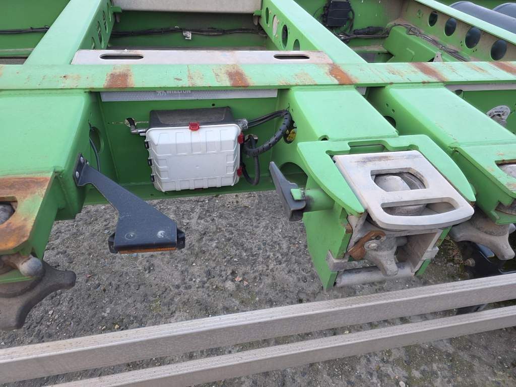 Fahrzeugabbildung Wielton Containerchassis, Heckausschub, wenig benutzt