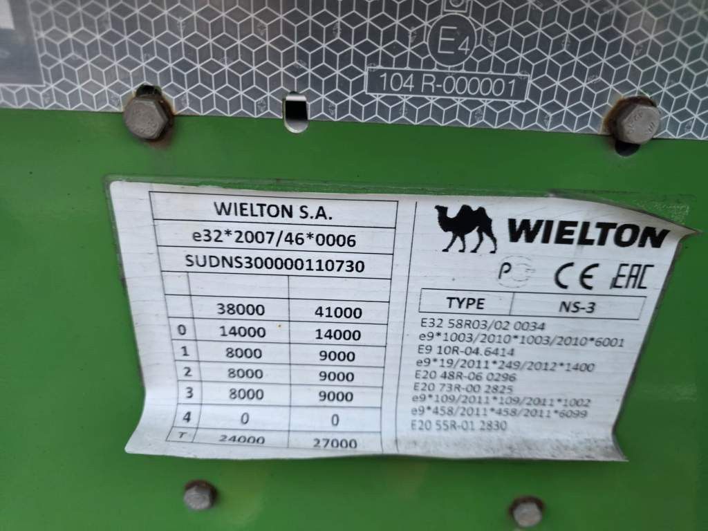 Fahrzeugabbildung Wielton Containerchassis, Heckausschub, wenig benutzt