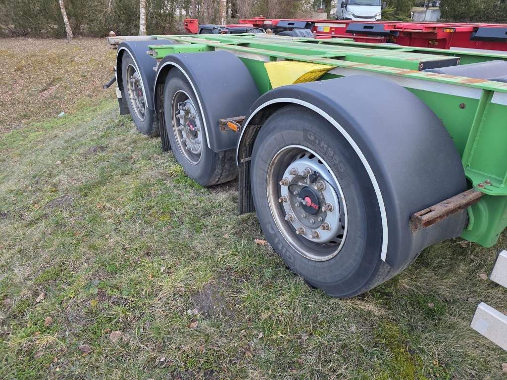 Fahrzeugabbildung Wielton Containerchassis, Heckausschub, wenig benutzt