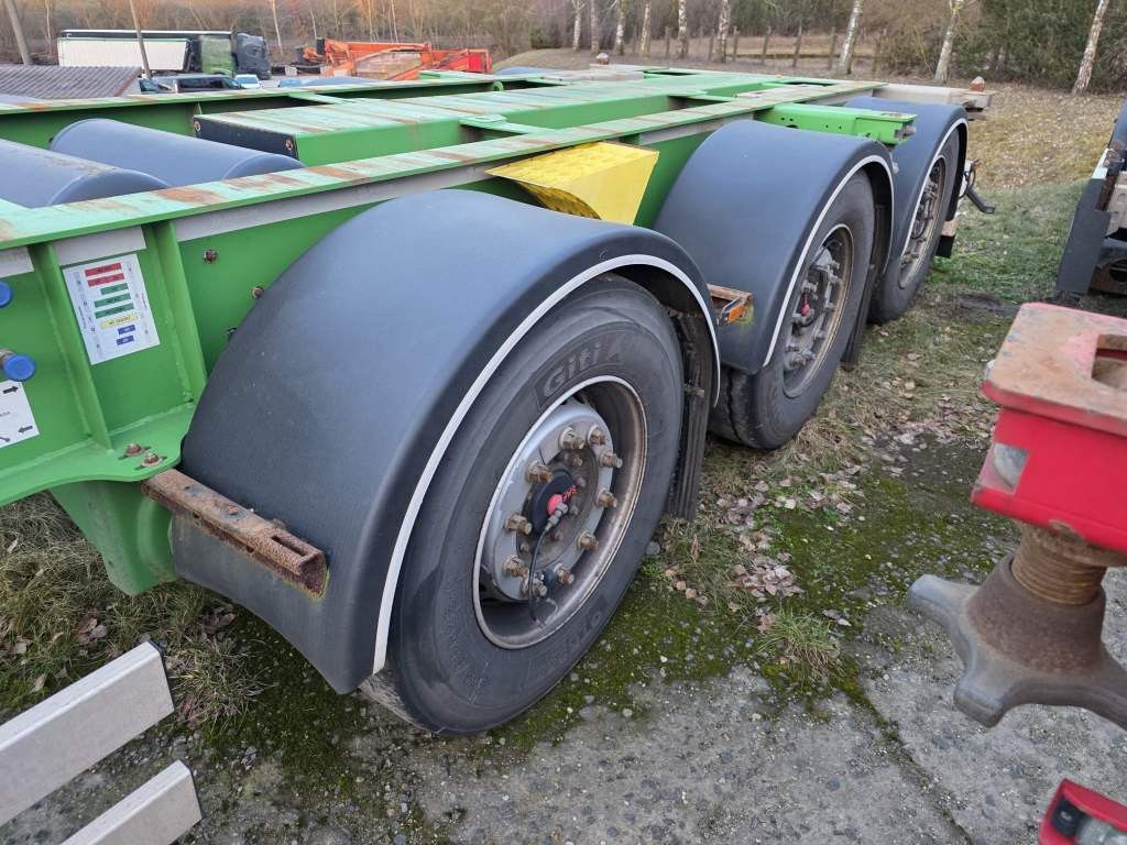 Fahrzeugabbildung Wielton Containerchassis, Heckausschub, wenig benutzt