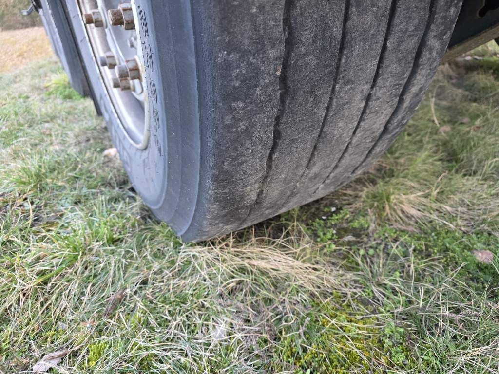 Fahrzeugabbildung Wielton Containerchassis, Heckausschub, wenig benutzt