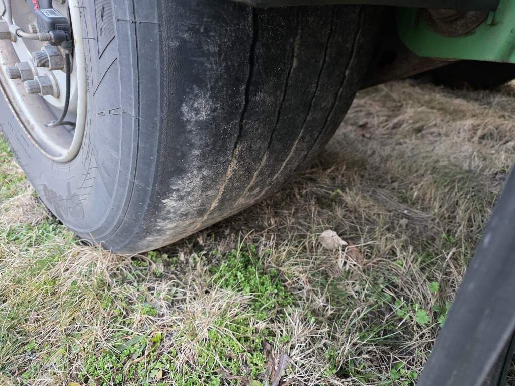 Fahrzeugabbildung Wielton Containerchassis, Heckausschub, wenig benutzt