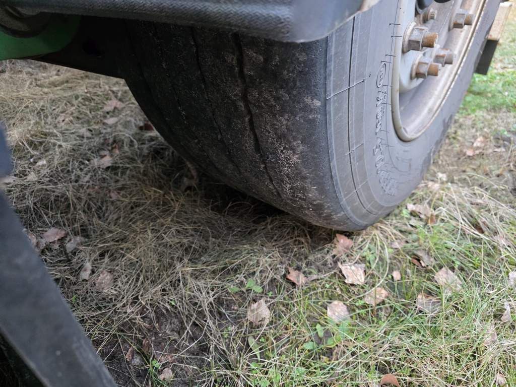 Fahrzeugabbildung Wielton Containerchassis, Heckausschub, wenig benutzt