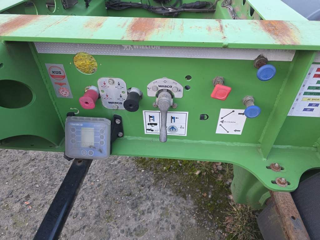 Fahrzeugabbildung Wielton Containerchassis, Heckausschub, wenig benutzt