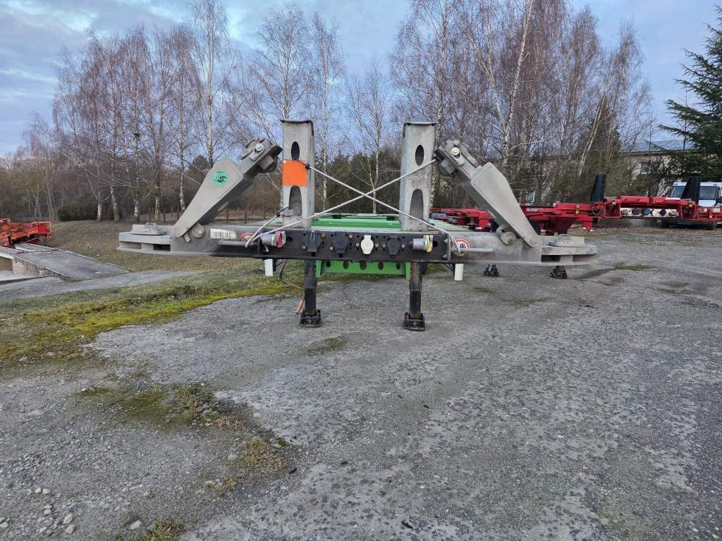 Fahrzeugabbildung Wielton Containerchassis, Heckausschub, wenig benutzt