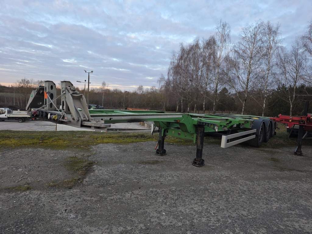 Fahrzeugabbildung Wielton Containerchassis, Heckausschub, wenig benutzt