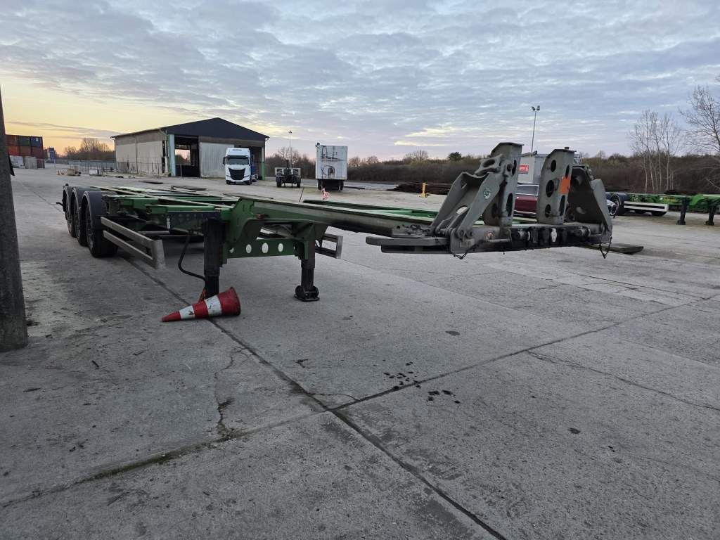 Wielton Containerchassis mit Heckausschub, Heckausschub