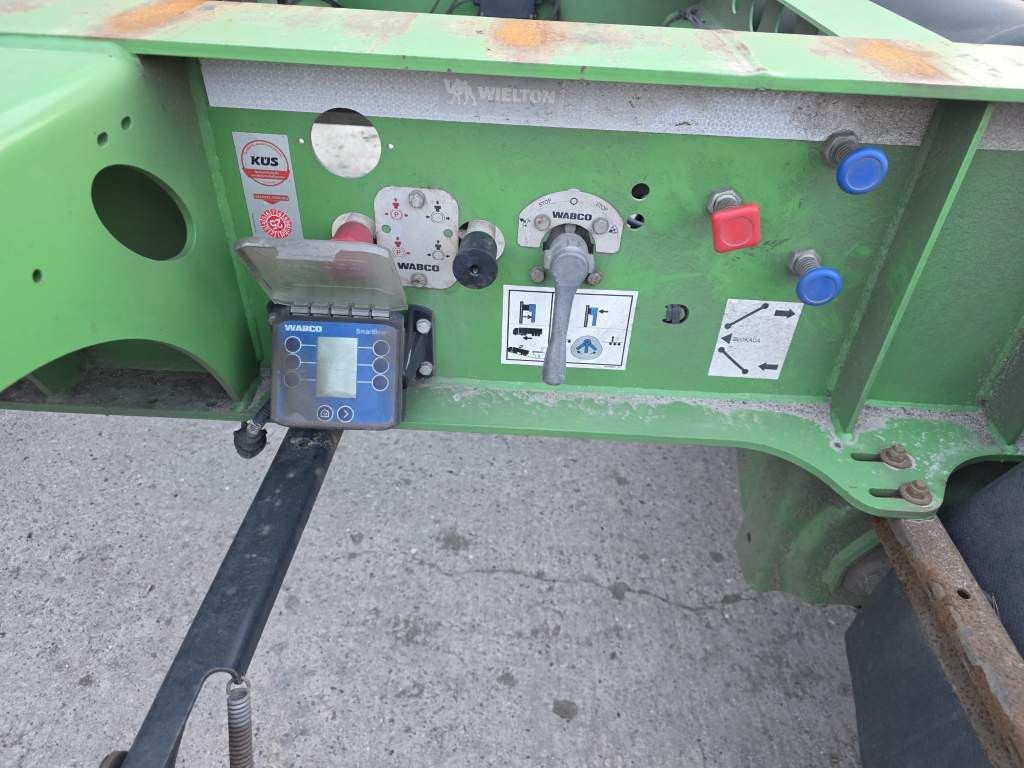 Fahrzeugabbildung Wielton Containerchassis mit Heckausschub, Heckausschub