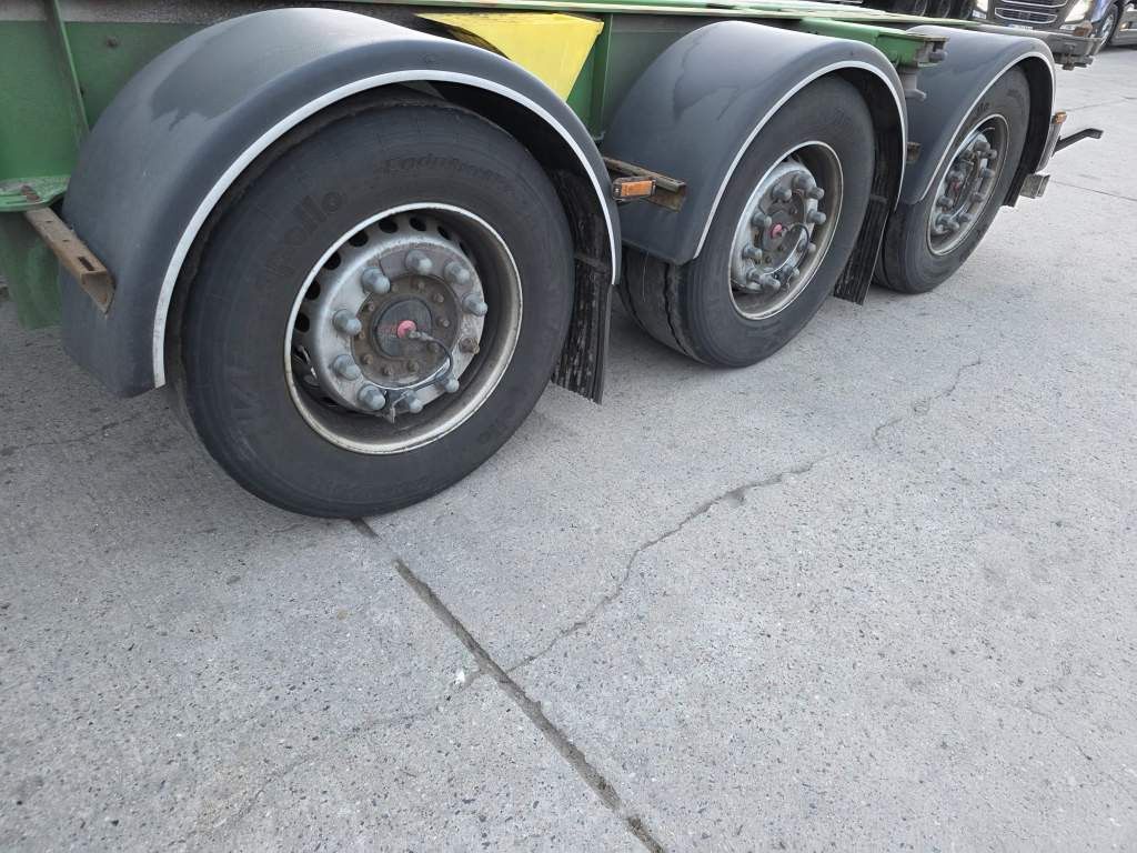 Fahrzeugabbildung Wielton Containerchassis mit Heckausschub, Heckausschub