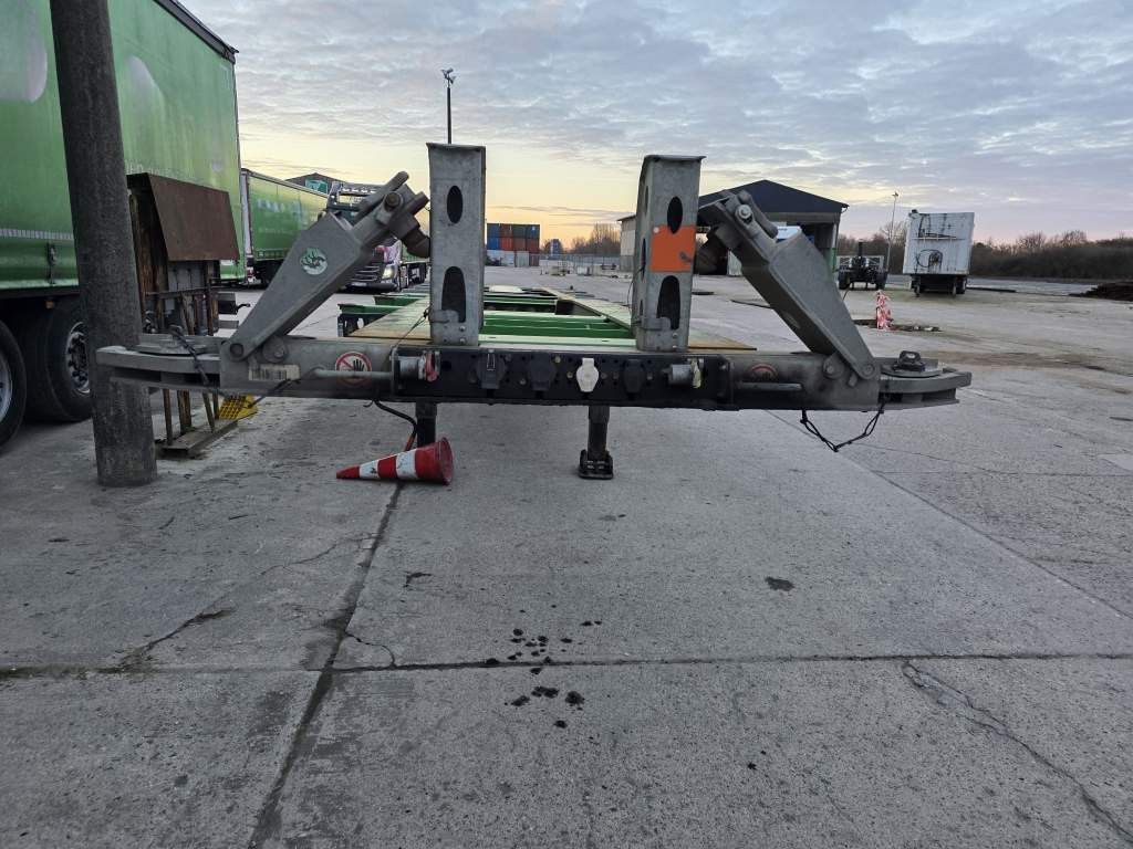 Fahrzeugabbildung Wielton Containerchassis mit Heckausschub, Heckausschub