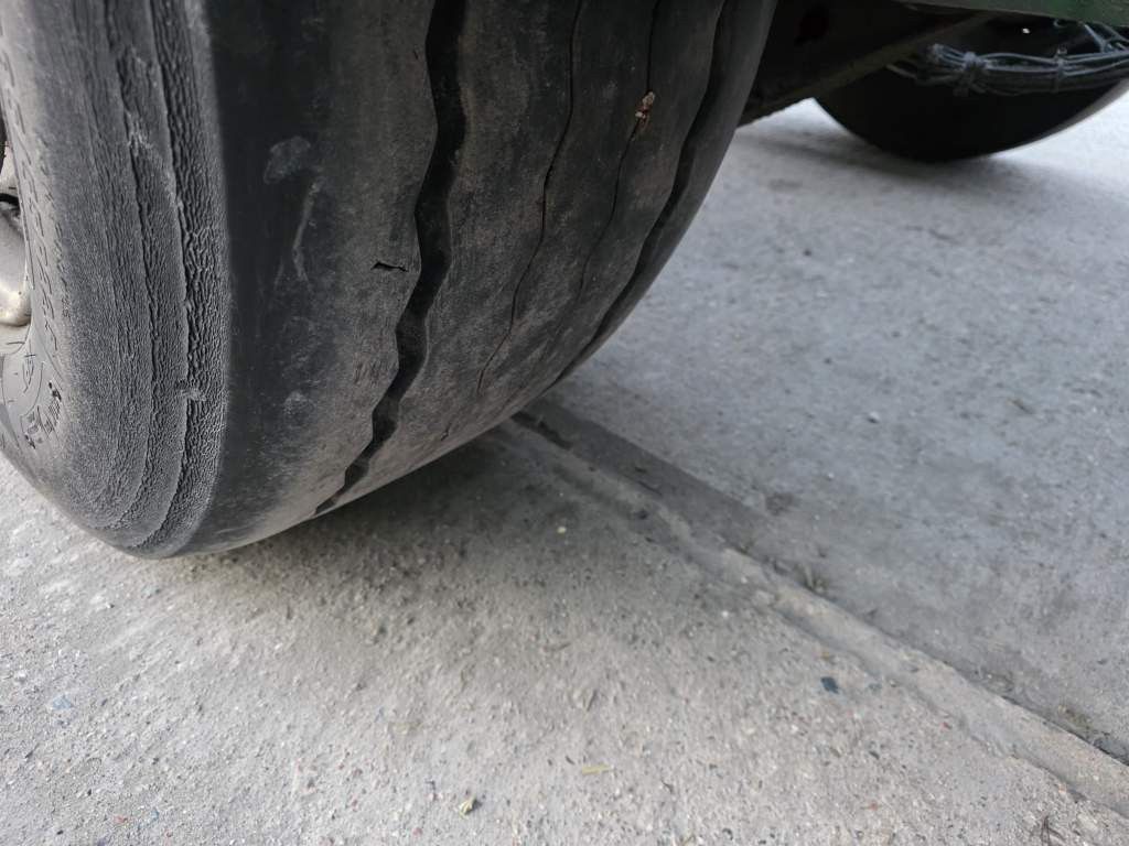 Fahrzeugabbildung Wielton Containerchassis mit Heckausschub, Heckausschub