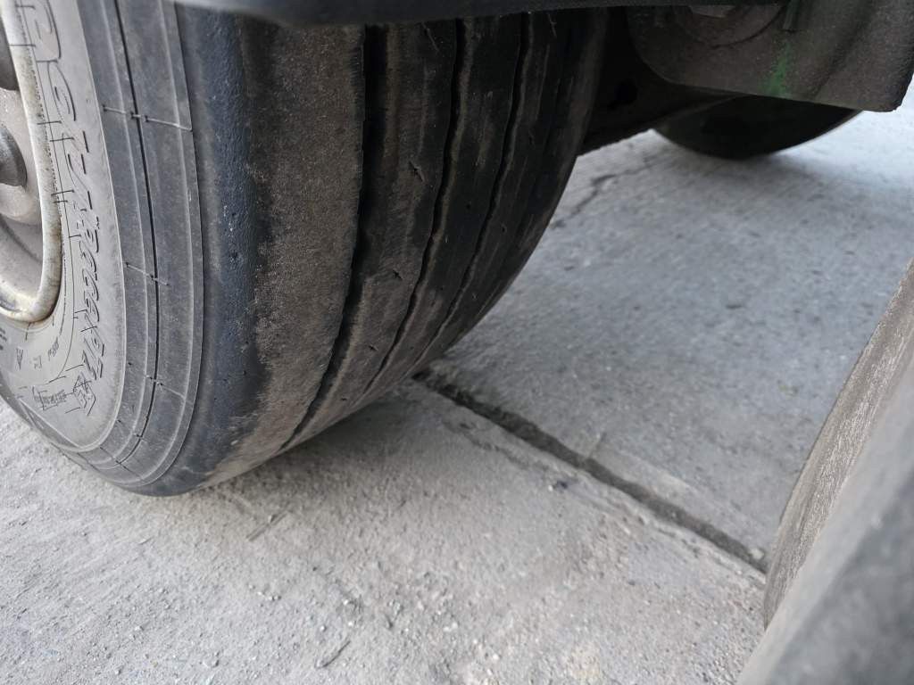 Fahrzeugabbildung Wielton Containerchassis mit Heckausschub, Heckausschub