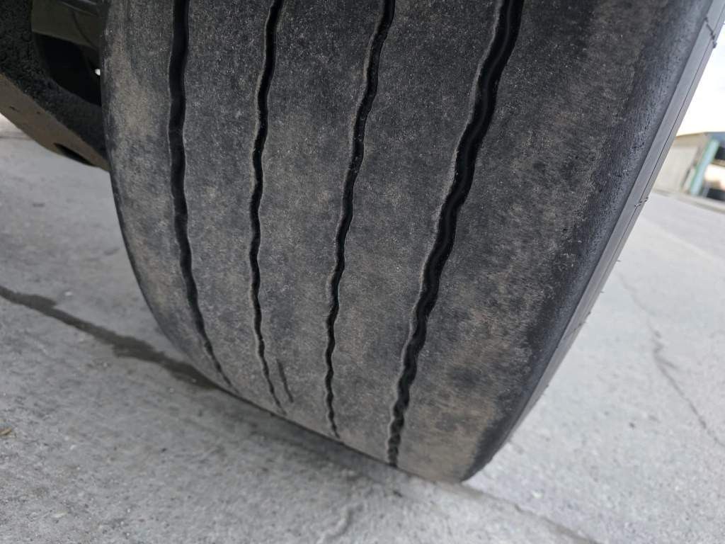 Fahrzeugabbildung Wielton Containerchassis mit Heckausschub, Heckausschub