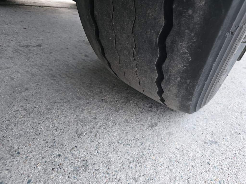 Fahrzeugabbildung Wielton Containerchassis mit Heckausschub, Heckausschub