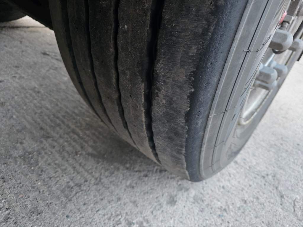 Fahrzeugabbildung Wielton Containerchassis mit Heckausschub, Heckausschub