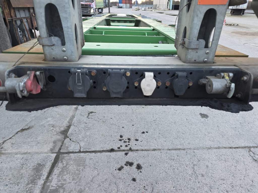 Fahrzeugabbildung Wielton Containerchassis mit Heckausschub, Heckausschub