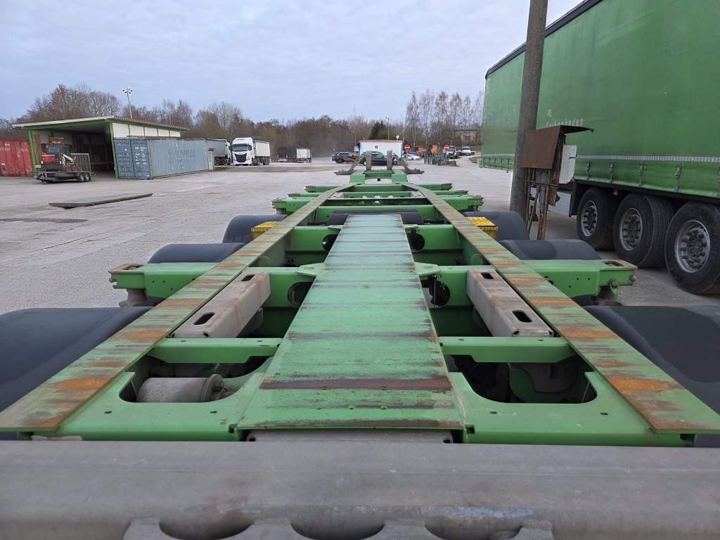 Fahrzeugabbildung Wielton Containerchassis mit Heckausschub, Heckausschub