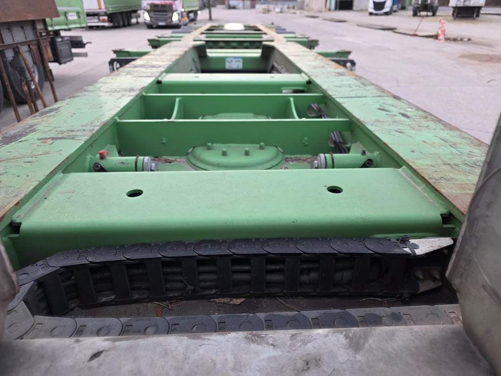 Fahrzeugabbildung Wielton Containerchassis mit Heckausschub, Heckausschub