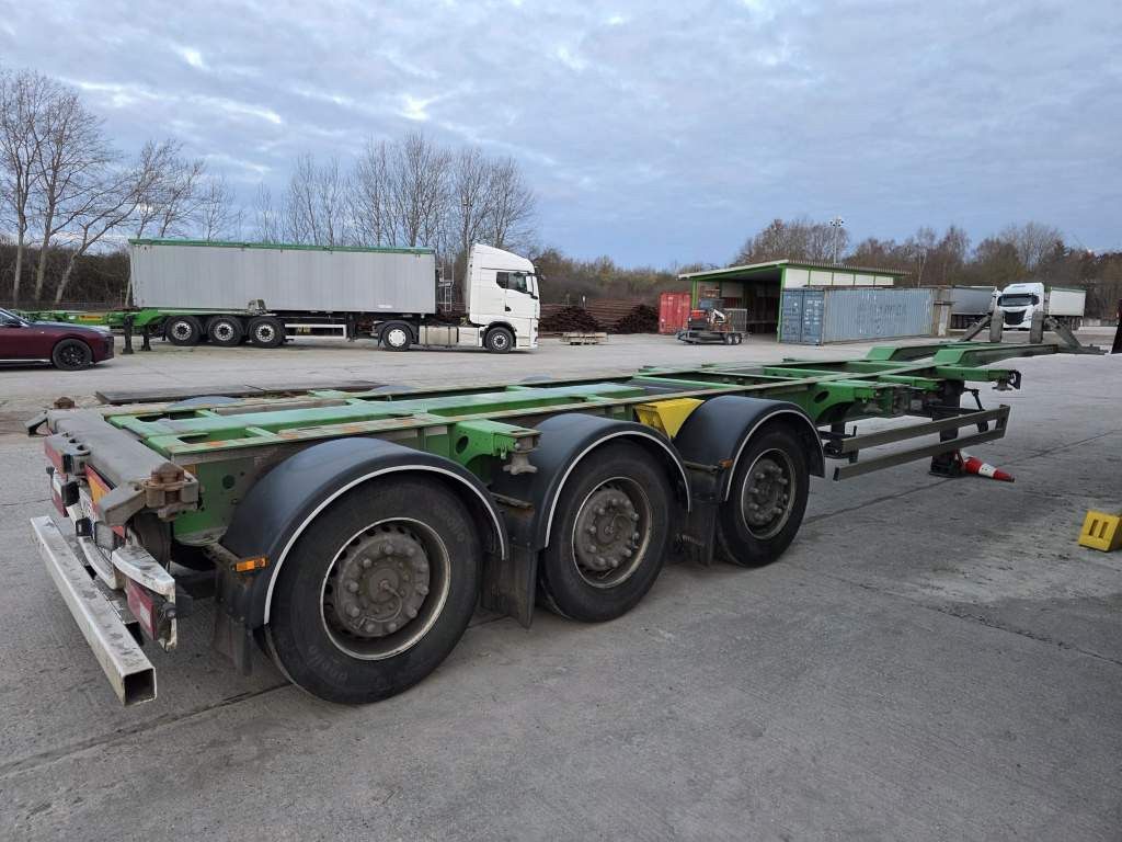 Fahrzeugabbildung Wielton Containerchassis mit Heckausschub, Heckausschub