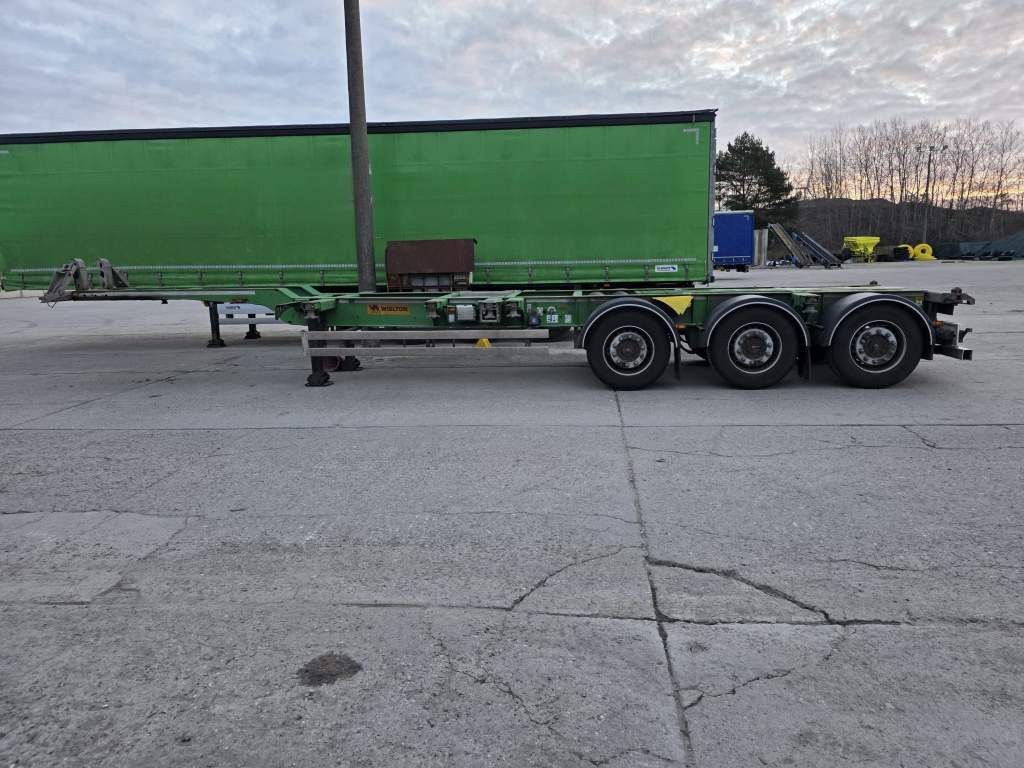 Fahrzeugabbildung Wielton Containerchassis mit Heckausschub, Heckausschub