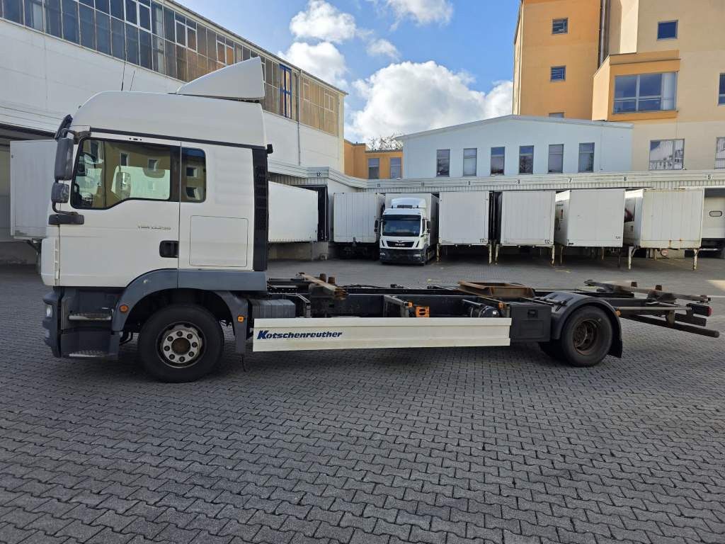 Fahrzeugabbildung MAN 15.290 BDF, 2 x Bett, Klima, Standheizung