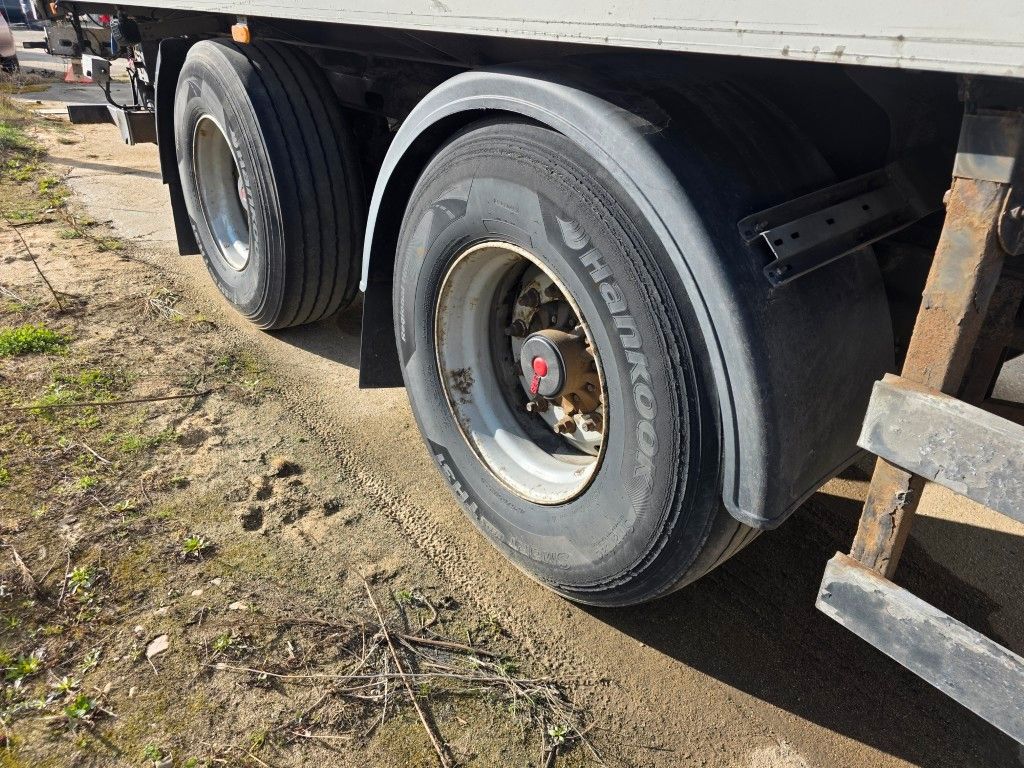 Fahrzeugabbildung Schmitz Cargobull City Tiefkühler, 2. Achs drehbar, 3 to Ladebordw
