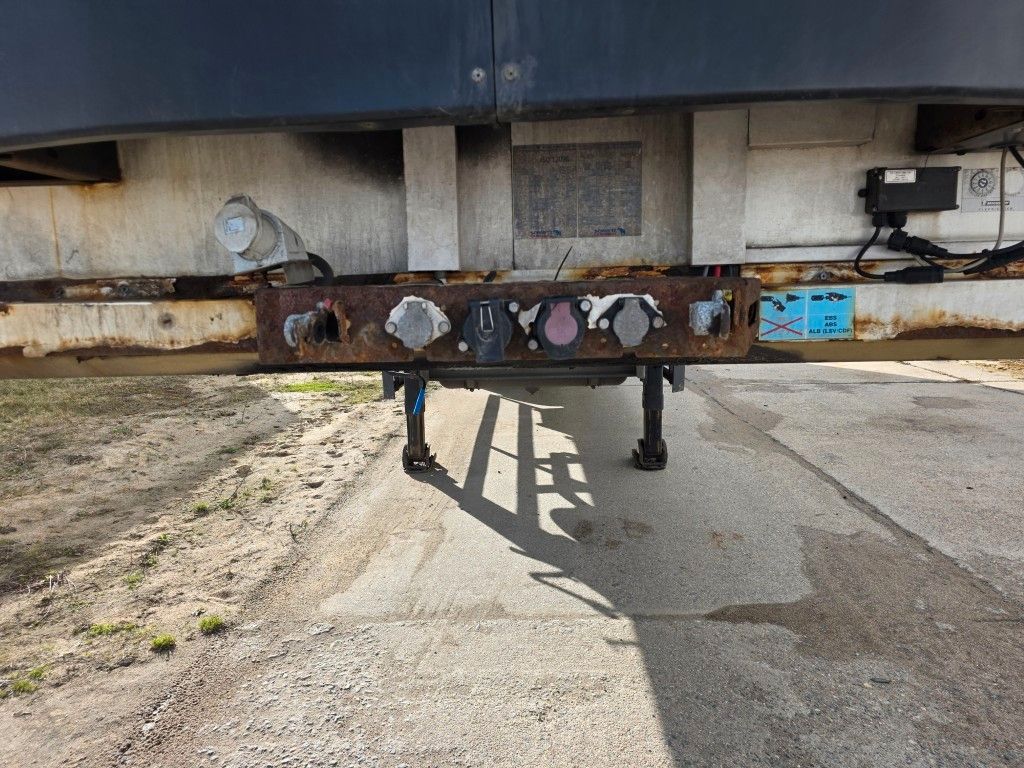 Fahrzeugabbildung Schmitz Cargobull City Tiefkühler, 2. Achs drehbar, 3 to Ladebordw