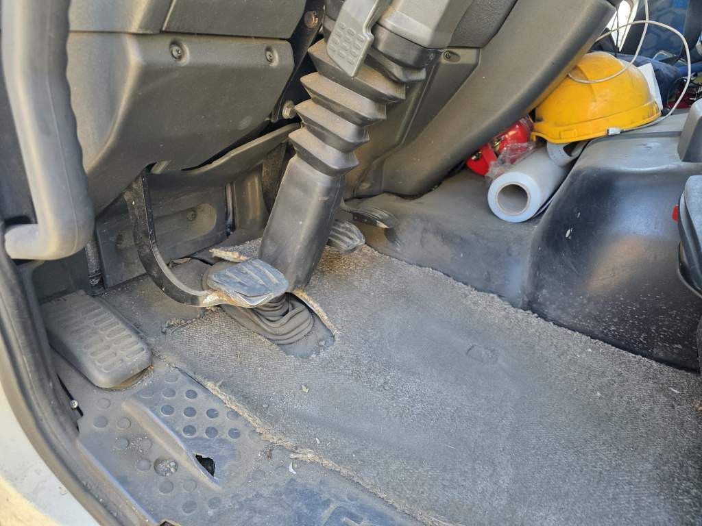 Fahrzeugabbildung Iveco 120E25 Pritsche&Plane,Ladebordwand 1,5 To